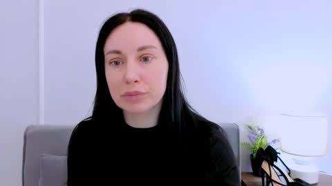 Mia online show from April 2026 03:53:02 PM