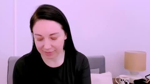 Mia online show from April 2026 03:18:02 PM