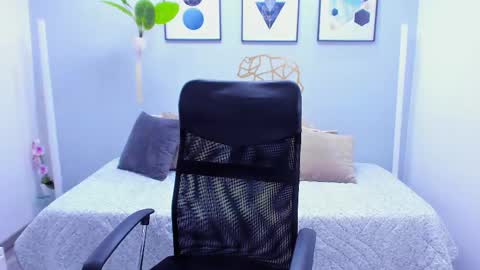 Mia online show from January 2025 12:52:02 PM