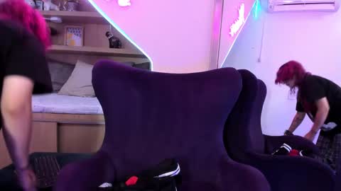 Mia online show from March 2025 12:33:02 PM