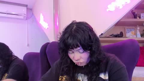 Mia online show from November 2025 03:26:02 AM