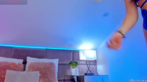 Snapshot of miaamuse chatting on October 2025 07:44:02 PM Mia online show from October 2025 07:44:02 PM