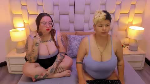 Snapshot of miaandmolly_ chatting on December 2025 07:06:02 AM mia red hair molly short hair online show from December 2025 07:06:02 AM