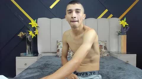 miaandrony online show from February 2026 12:56:02 PM