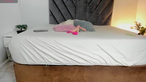 miaatorres_ online show from June 2026 12:06:02 PM