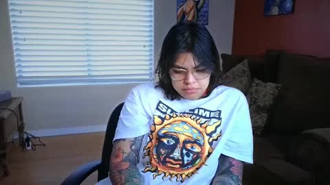 Mia online show from December 2024 08:09:01 PM