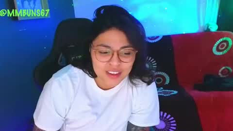 Mia online show from October 2025 02:07:01 AM