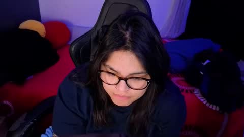 Mia online show from March 2026 02:22:01 AM