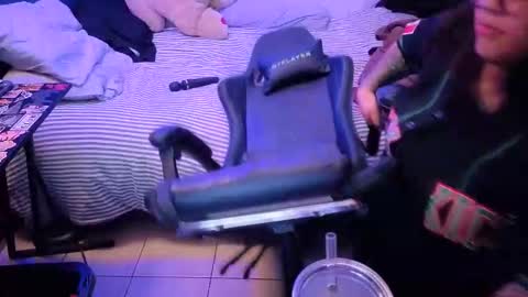 Mia online show from May 2026 12:51:01 AM