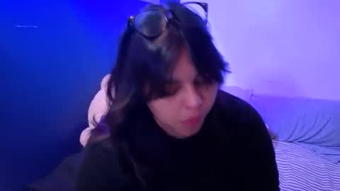 Mia online show from May 2026 03:02:02 AM