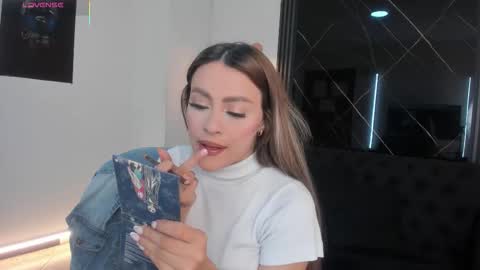 MiaCarper online show from December 2025 09:34:02 PM