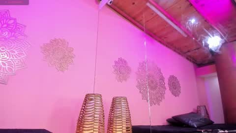 MiaCassel online show from November 2025 04:31:02 PM