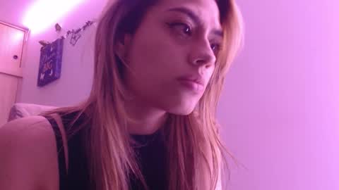 Snapshot of miacollings1 chatting on November 2025 04:04:01 AM Miia online show from November 2025 04:04:01 AM