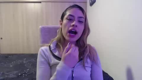 Snapshot of miacollings1 chatting on November 2025 02:21:01 AM Miia online show from November 2025 02:21:01 AM