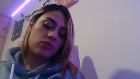 Snapshot of miacollings1 chatting on November 2025 03:43:02 AM Miia online show from November 2025 03:43:02 AM