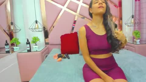 MiaCours online show from December 2025 01:05:01 PM