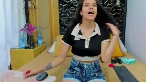 MiaCours online show from March 2026 07:09:01 PM