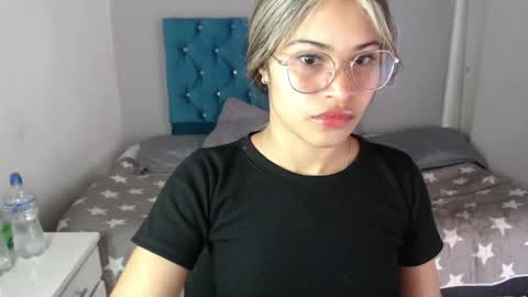 Snapshot of miacumgirl chatting on April 2026 12:19:02 PM miacumgirl online show from April 2026 12:19:02 PM