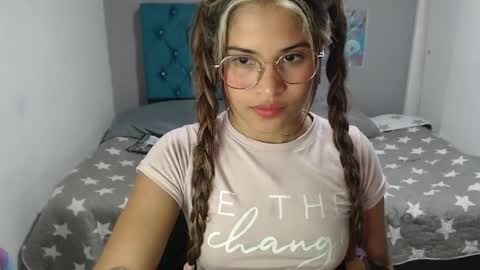 Snapshot of miacumgirl chatting on April 2026 09:30:02 PM miacumgirl online show from April 2026 09:30:02 PM