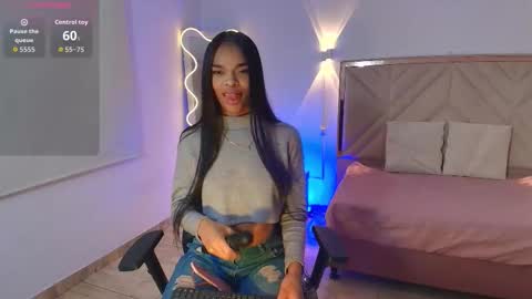 Snapshot of miagates_tay chatting on October 2025 03:03:02 AM Mia online show from October 2025 03:03:02 AM