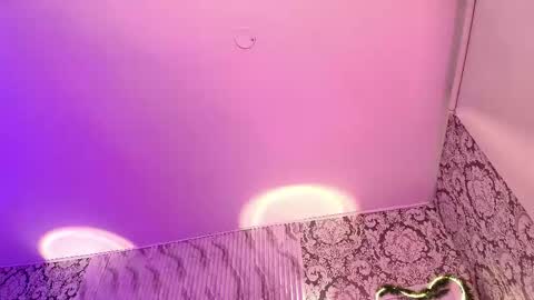 Snapshot of miagates_tay chatting on December 2025 04:21:01 AM Mia online show from December 2025 04:21:01 AM