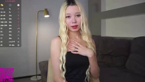 Mia online show from September 2025 06:39:02 AM