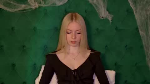 Snapshot of miagraces chatting on November 2025 05:24:02 PM Mia online show from November 2025 05:24:02 PM