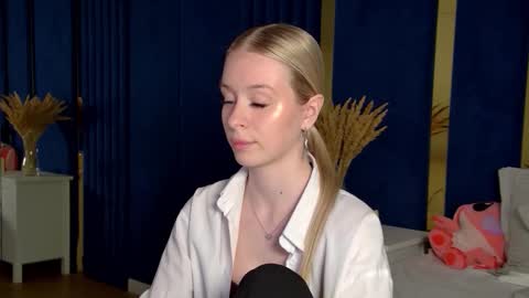 Snapshot of miagraces chatting on November 2025 10:43:02 PM Mia online show from November 2025 10:43:02 PM