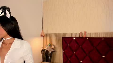 Snapshot of miah_bella chatting on October 2025 07:04:02 PM Miah and Bella online show from October 2025 07:04:02 PM