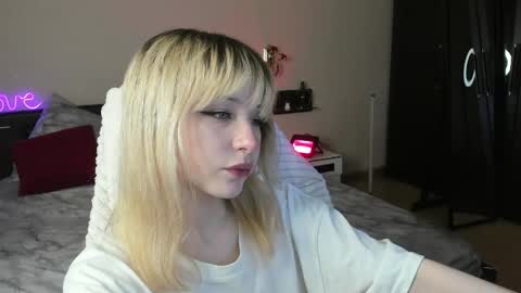 Snapshot of miakimiko chatting on May 2026 01:55:01 AM miakimiko online show from May 2026 01:55:01 AM