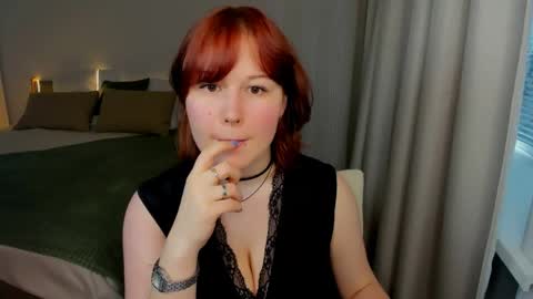 Snapshot of mialacrice chatting on May 2026 11:19:01 AM mialacrice online show from May 2026 11:19:01 AM