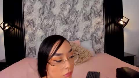 Mia Larouse online show from February 2026 07:40:01 PM