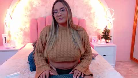 Mia online show from December 2025 04:10:02 AM