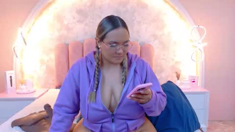 Mia online show from January 2026 05:02:02 AM