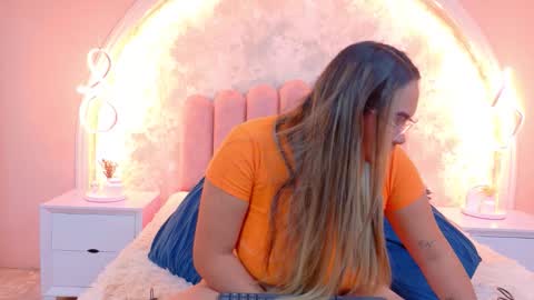 Mia online show from March 2026 03:23:01 AM