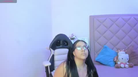 Mia  online show from October 2025 03:26:02 AM