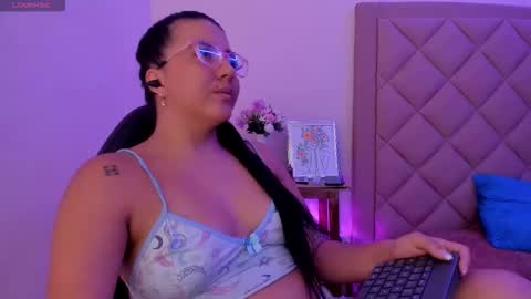 Mia  online show from October 2025 01:48:02 AM