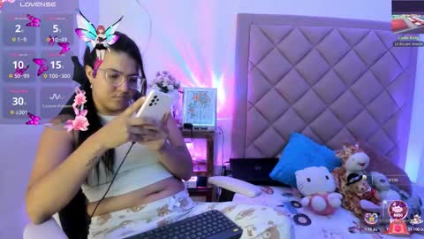Mia  online show from October 2025 06:02:02 AM