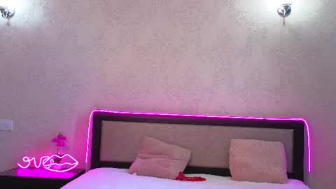 Snapshot of mialuxi chatting on June 2026 09:45:01 AM llluxi94739 online show from June 2026 09:45:01 AM