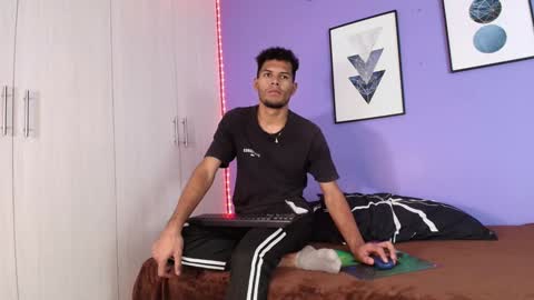 Mia online show from February 2025 06:56:01 PM