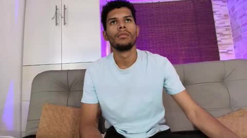 Mia online show from October 2025 07:01:02 PM