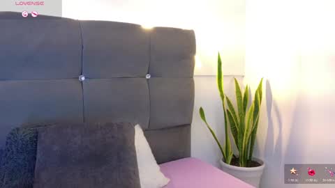 Snapshot of miamackleyn_ chatting on May 2026 06:07:02 PM MIA online show from May 2026 06:07:02 PM