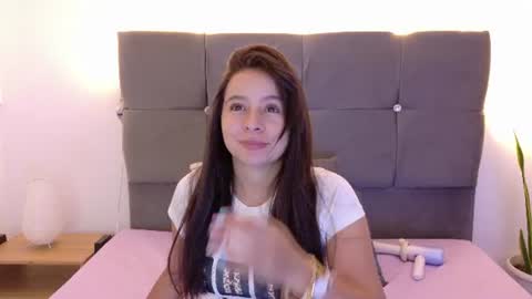 Snapshot of miamackleyn_ chatting on June 2026 01:46:01 PM MIA online show from June 2026 01:46:01 PM