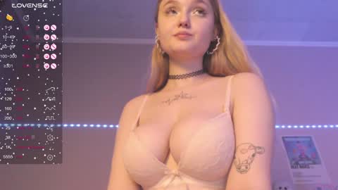 Snapshot of miamiameow chatting on January 2025 05:37:02 PM Mia online show from January 2025 05:37:02 PM