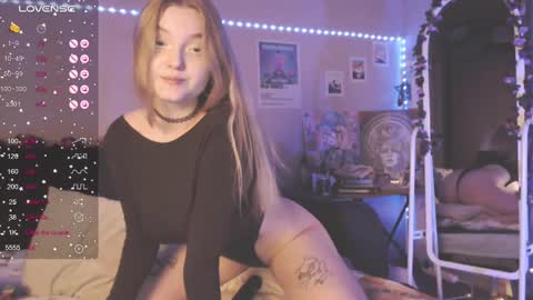 Snapshot of miamiameow chatting on February 2025 04:32:01 PM Mia online show from February 2025 04:32:01 PM