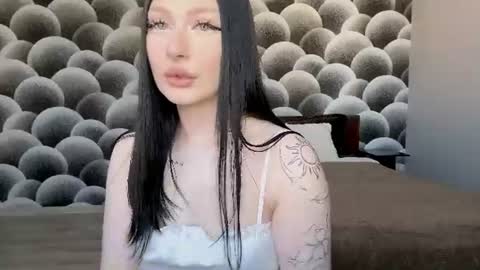 Mia online show from June 2026 10:08:02 AM
