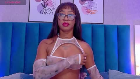 Mia  online show from November 2025 12:17:01 PM