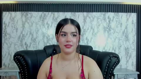 Snapshot of miamontoya chatting on February 2025 03:42:01 PM Mia -5 7001400 Follow online show from February 2025 03:42:01 PM