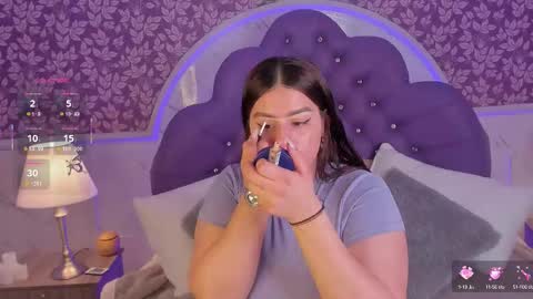 Snapshot of miamontoya chatting on September 2025 01:03:01 PM Mia -5 7001400 Follow online show from September 2025 01:03:01 PM