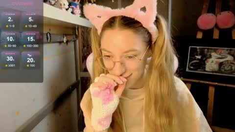 MiaMoon online show from May 2026 05:49:01 AM